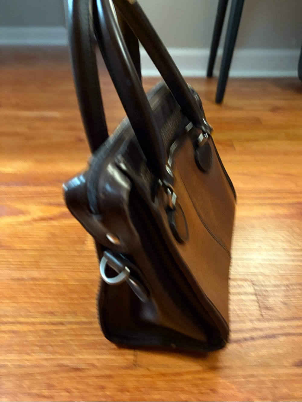 Brighton Brown Two-Tone Leather Shoulder Bag - Picture 4 of 8